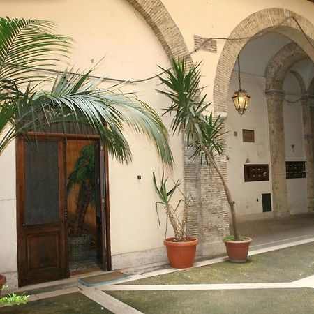 Navona Gallery Suites Рим Екстериор снимка